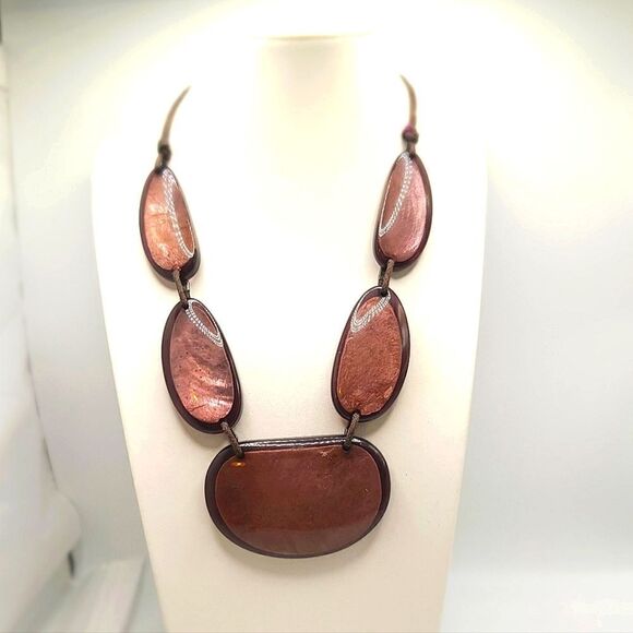 Beautiful statement pendant Necklace - Picture 2 of 5